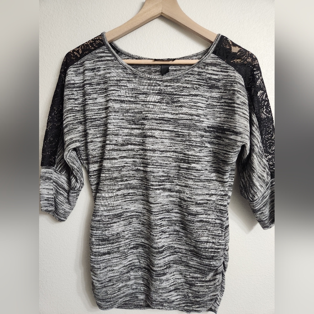 Iz Byer Gray Top 3/4 Sleeves Black Lace Shoulder Accents Size Large